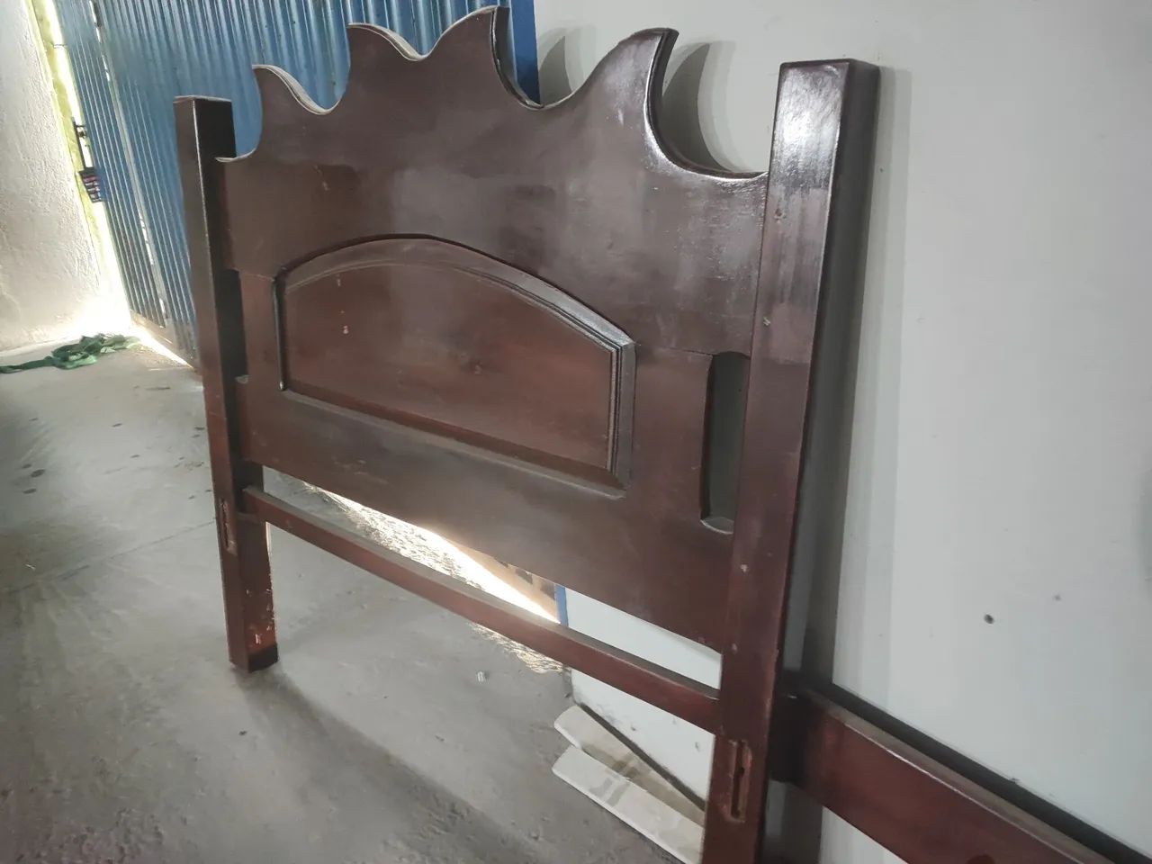 Cama de casal de madeira 