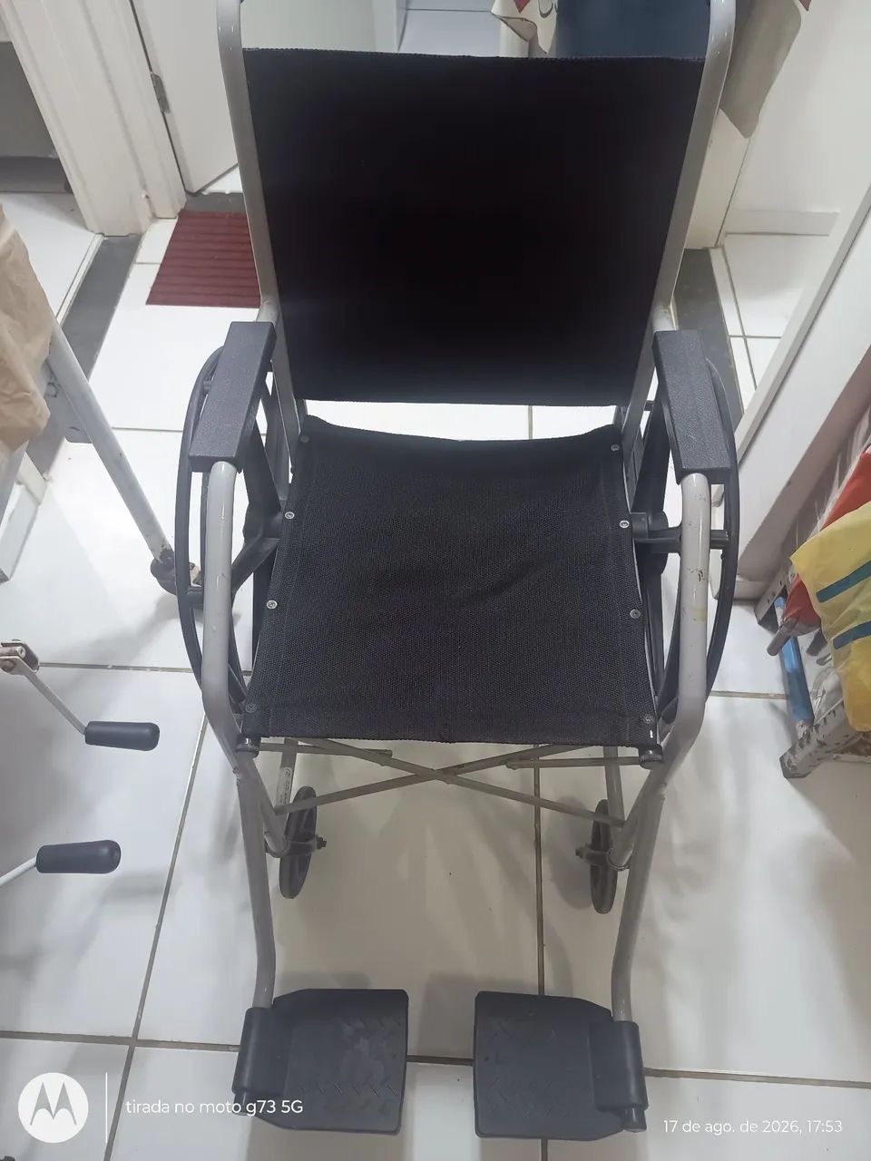Vende-se cadeira de rodas dobrável  - Foto 2