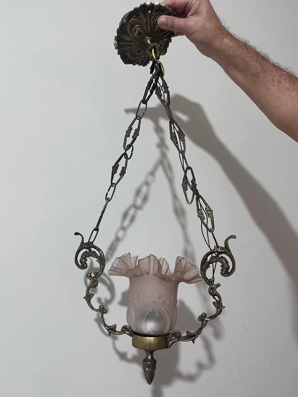 Lustre antigo em bronze  - Foto 3