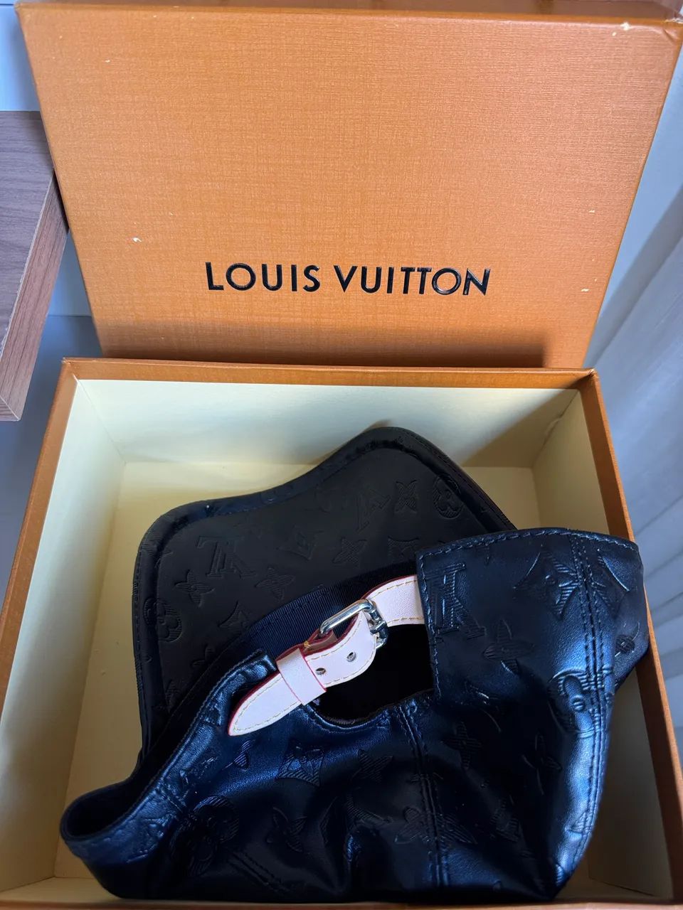 Boné Louis Vuitton Monograma Preto  - Foto 2