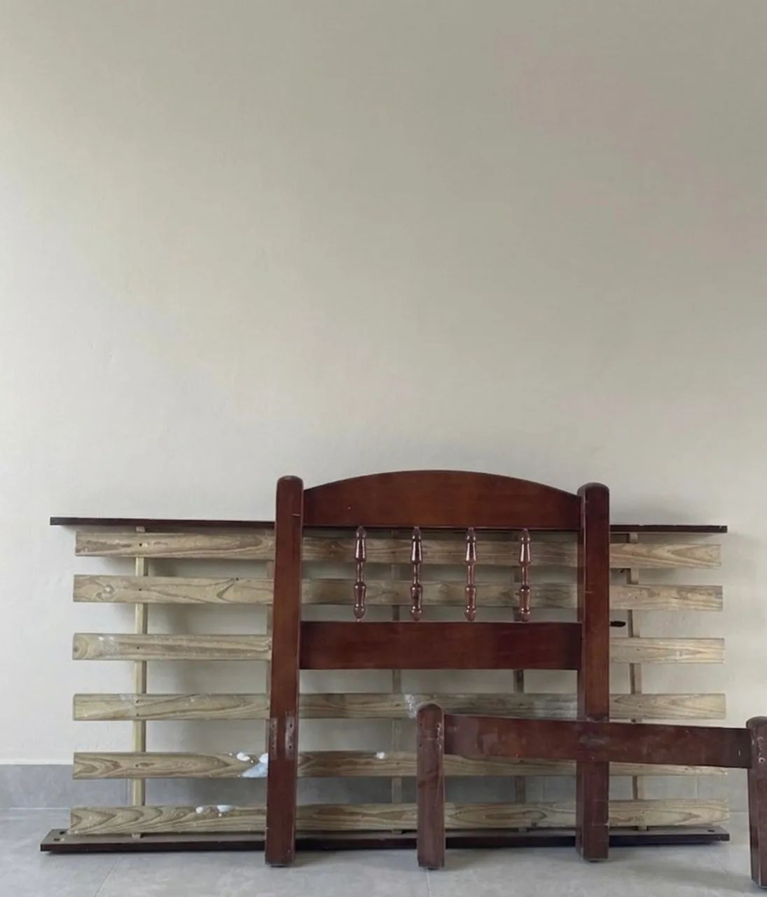 Cama de Solteiro em Madeira + Colchão