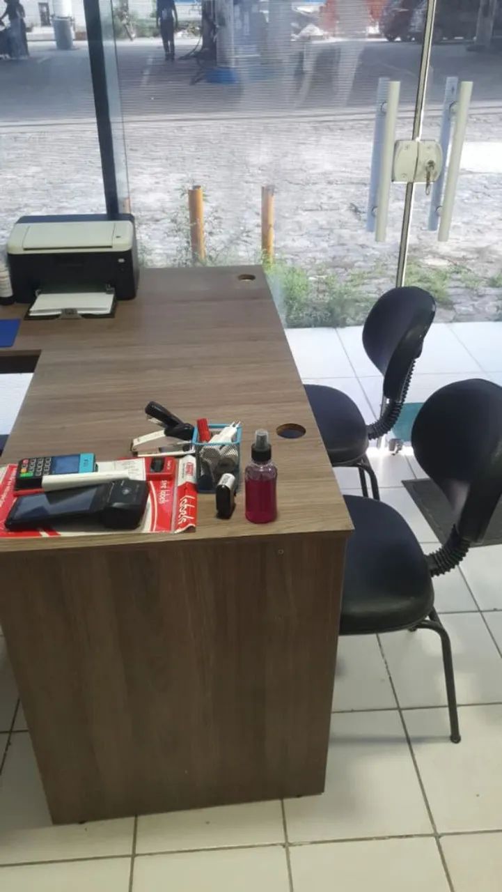 Mesa em L + 01 Cadeira e Armário Vazado - Foto 3