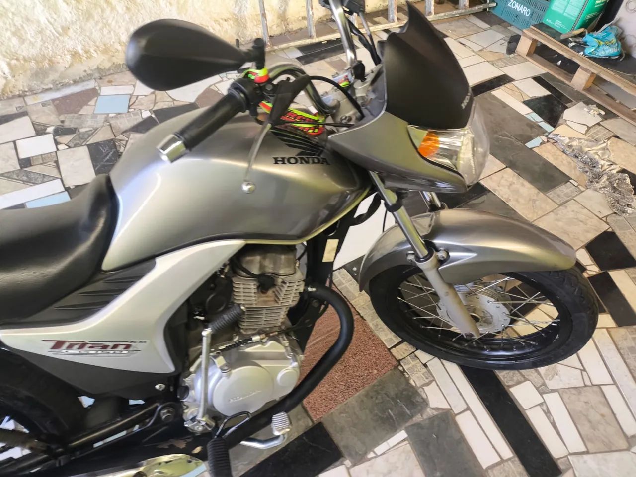 Moto so pegar e andar
