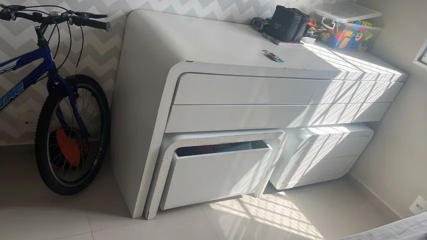 Conjunto de mesa e cômoda em mdf 