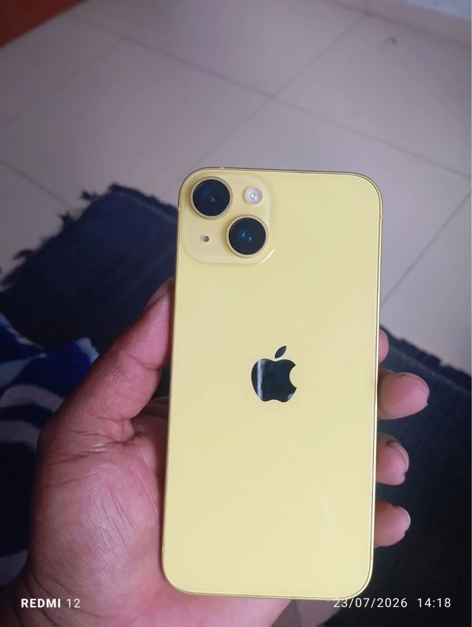  Vende-se iPhone 14 amarelo  - Foto 4