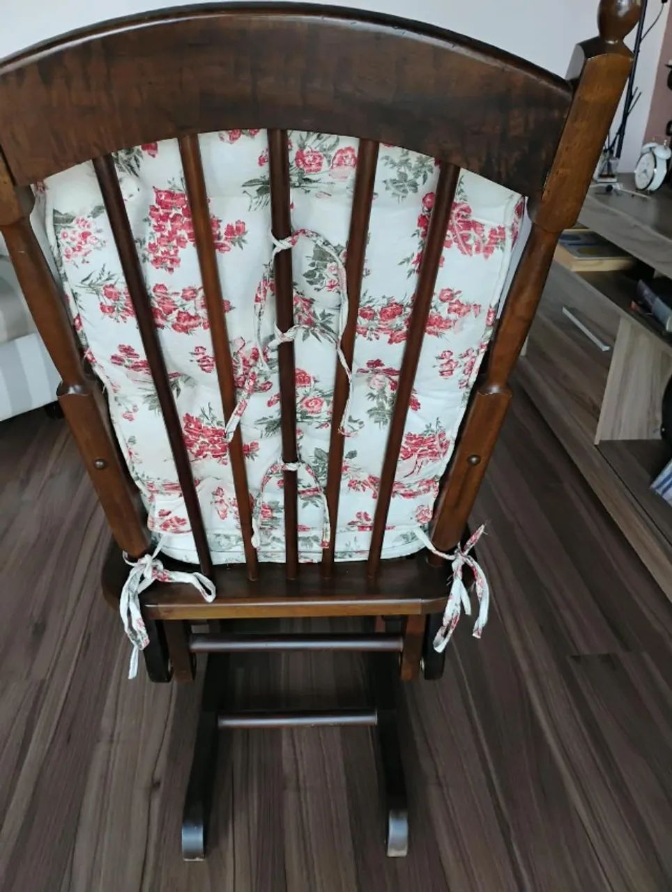 CADEIRA DE BALANÇO NOVA / IMBUIA R$ 800,00 - Foto 2