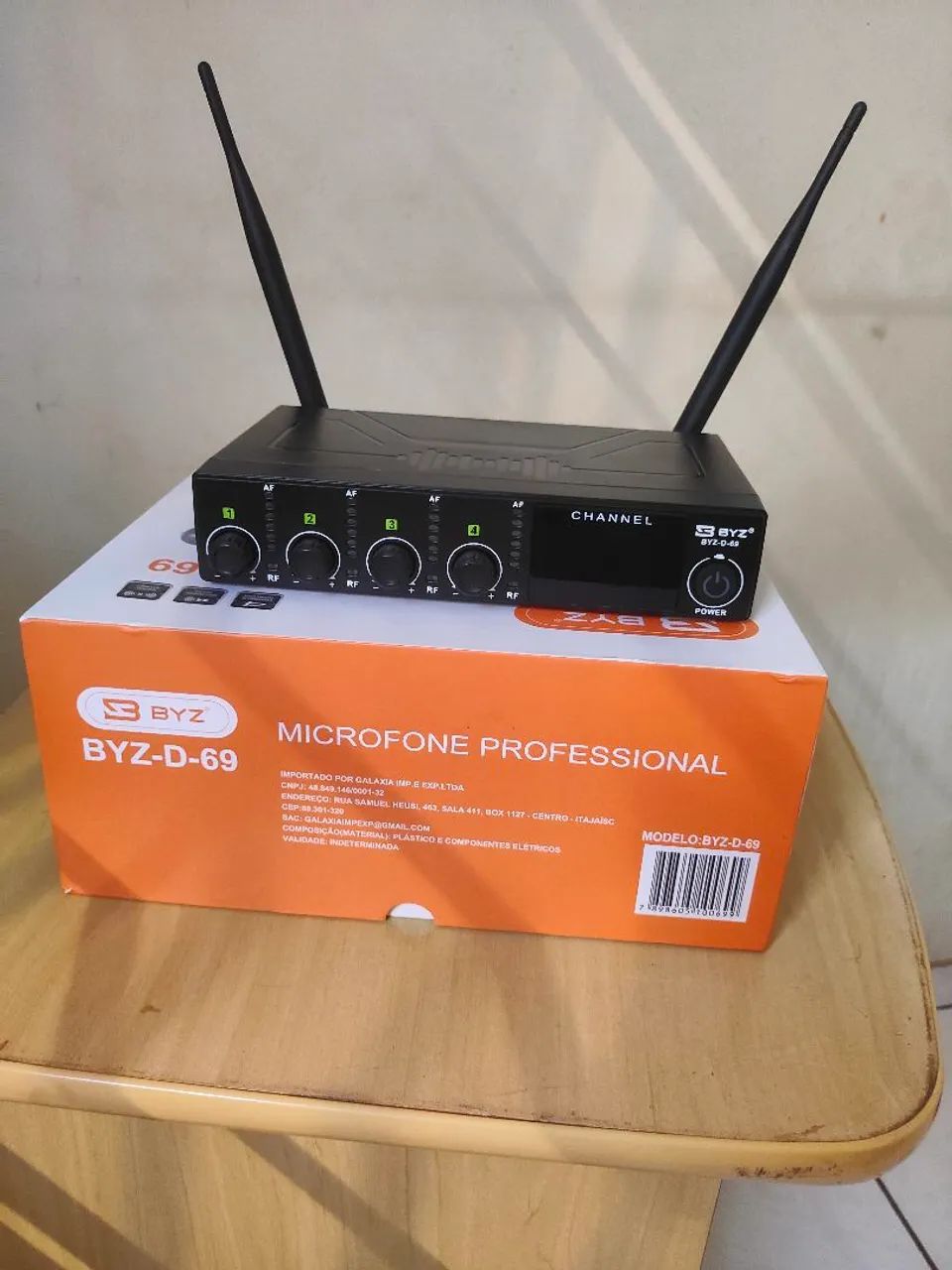 Microfone dinâmico profissional novo na caixa  - Foto 4