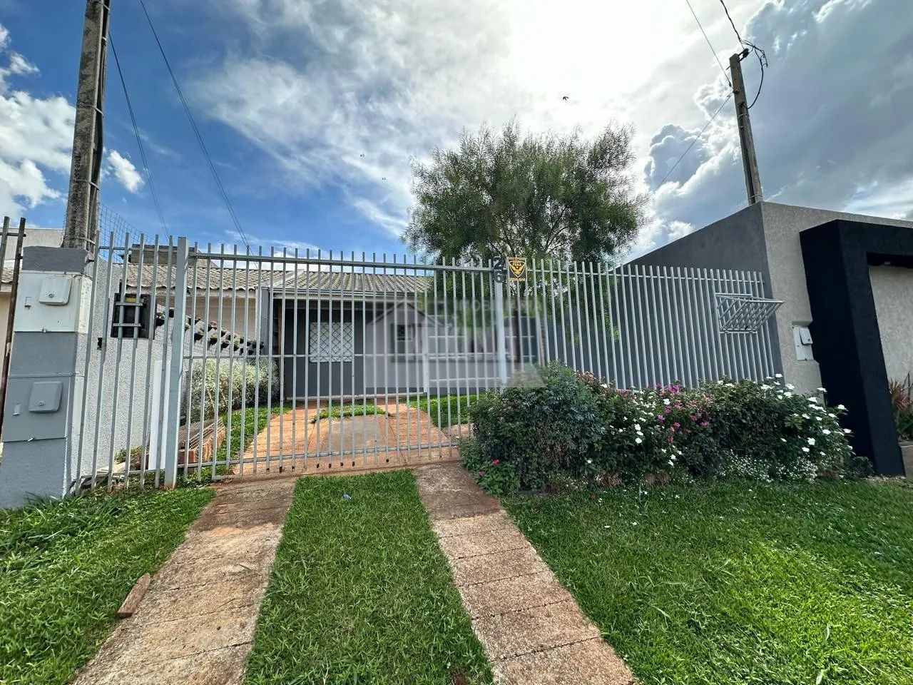 CASA PARA LOCAÇÃO NO CARÁ-CARÁ