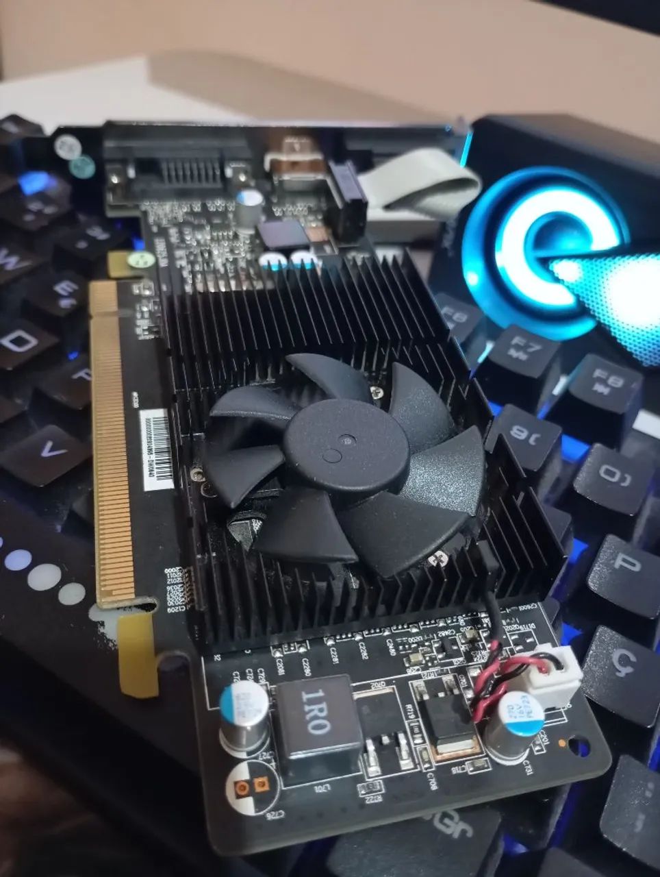 AMD Radeon R5 230 2GB - Foto 5