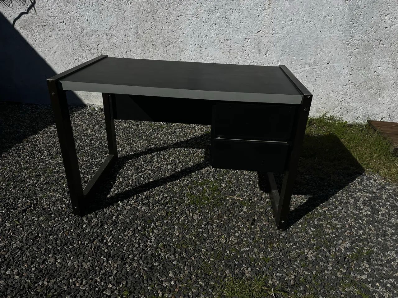 Mesa de escritório excelente estado e material 