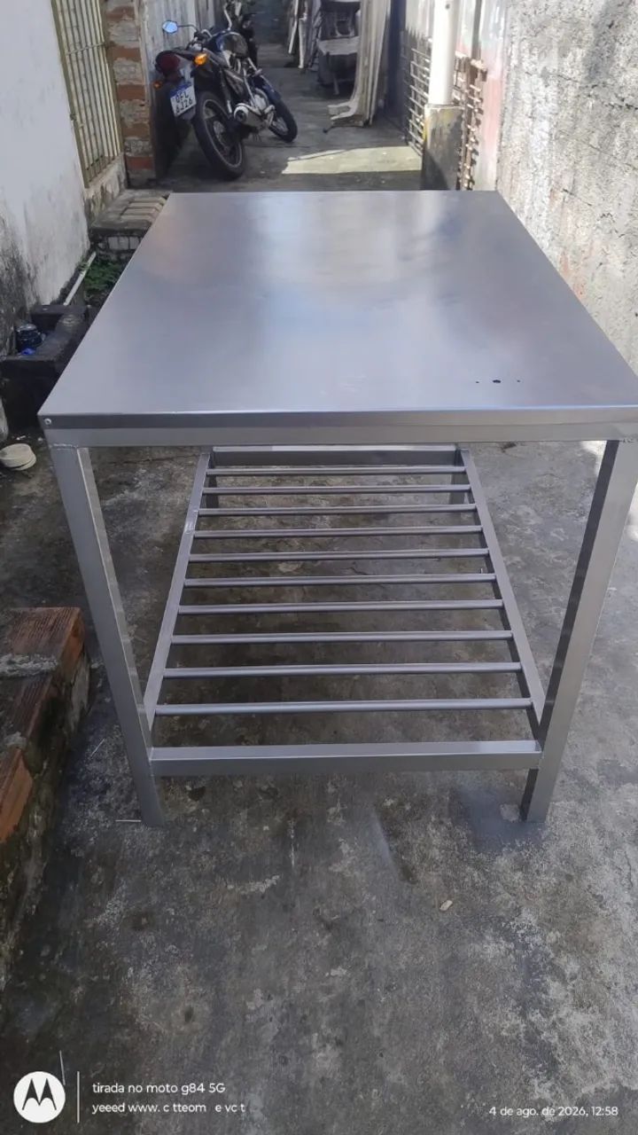 Mesa de ferro com tampo de inox - Foto 2