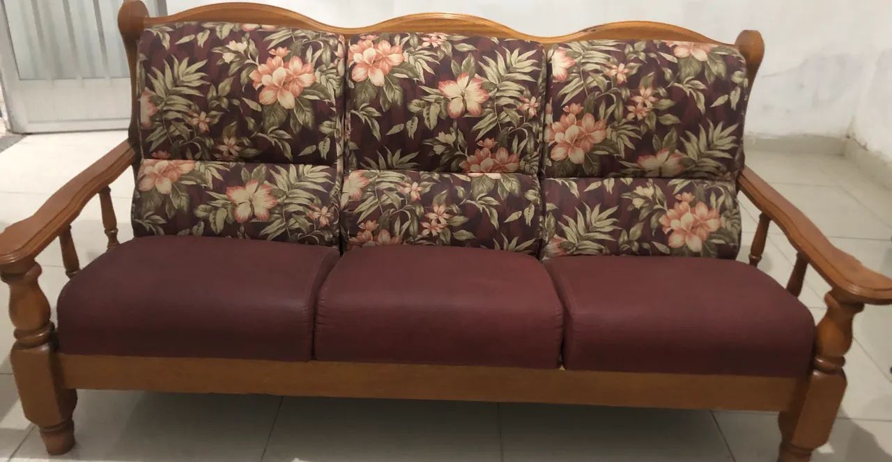Conjunto de cadeira madeira maciça e estofadas - Foto 3