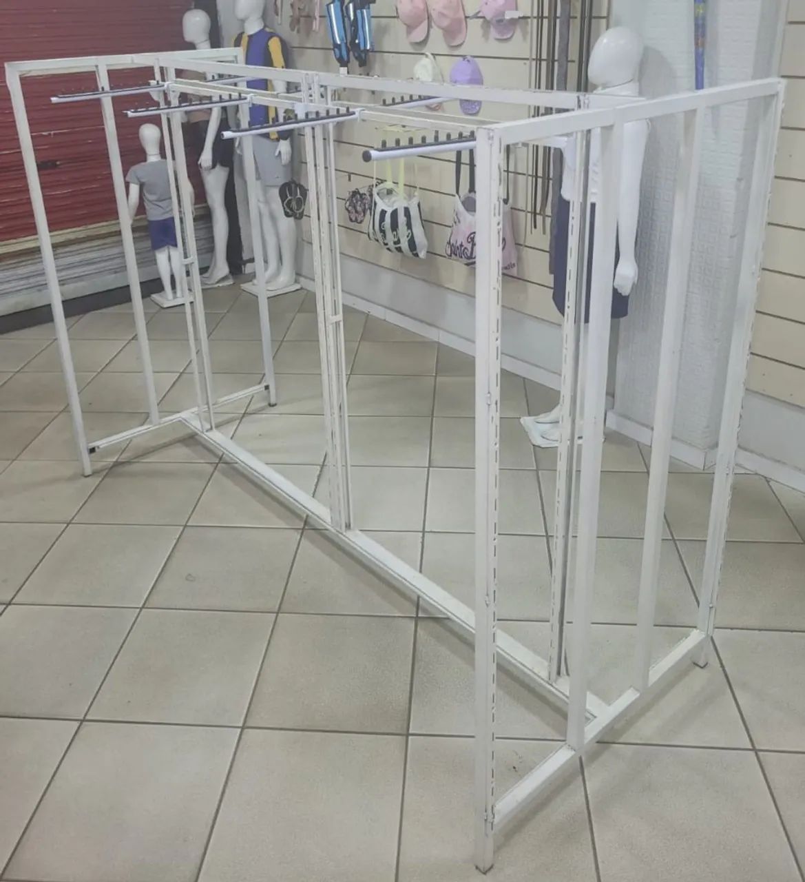 Oportunidade! Araras Comercial Expositora de Roupas