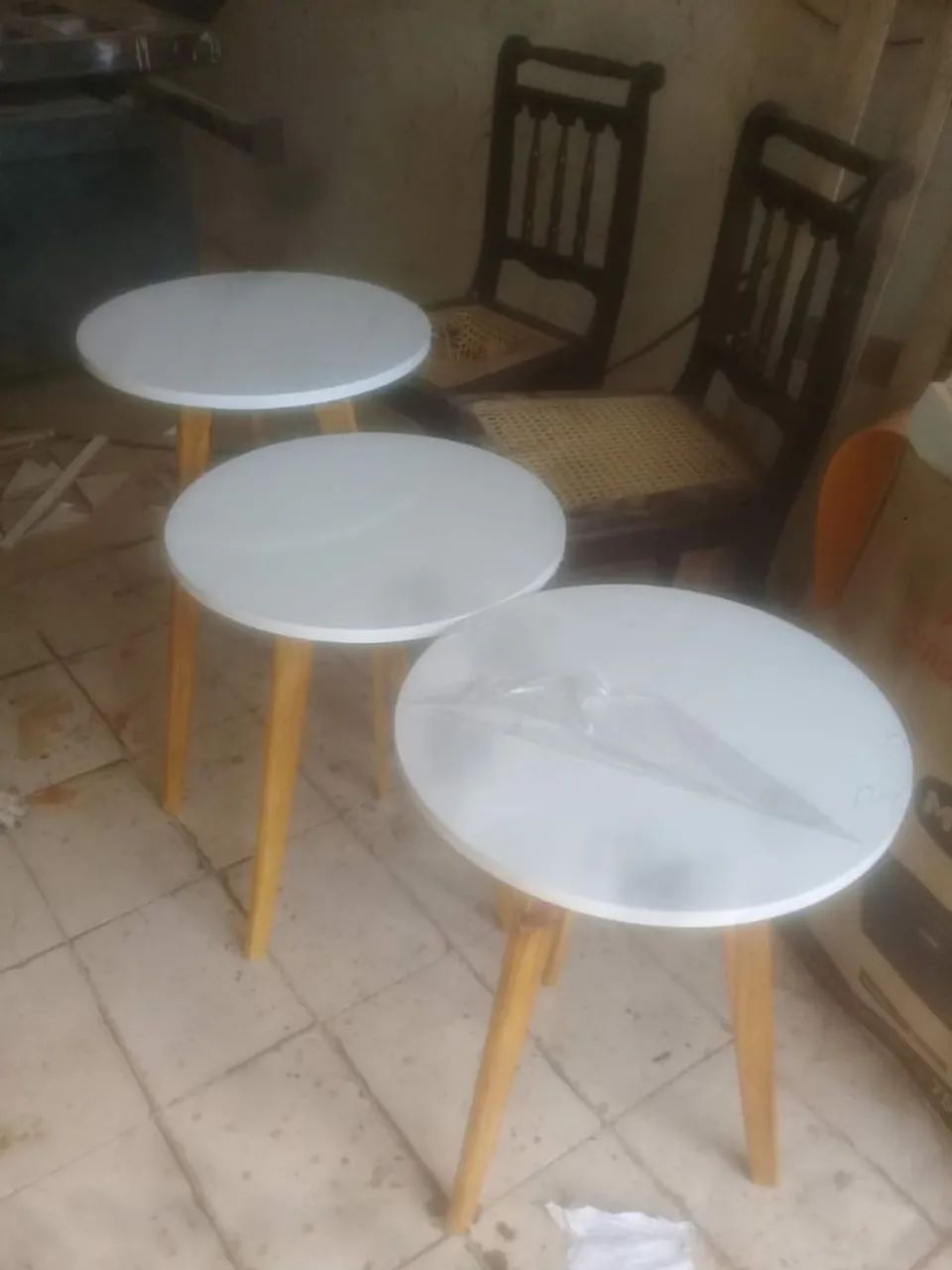 vendo mesinhas de canto 50 reais cada  - Foto 2