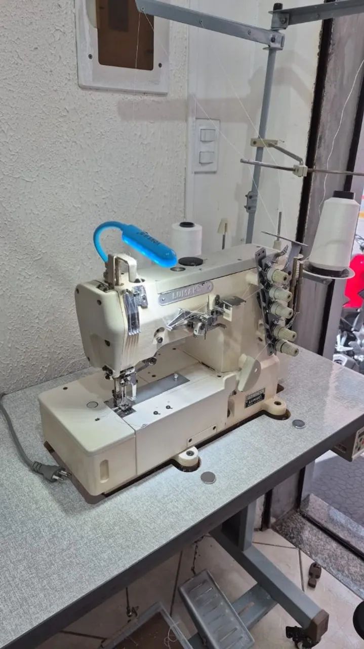 Máquina industrial galoneira com motor direct drive