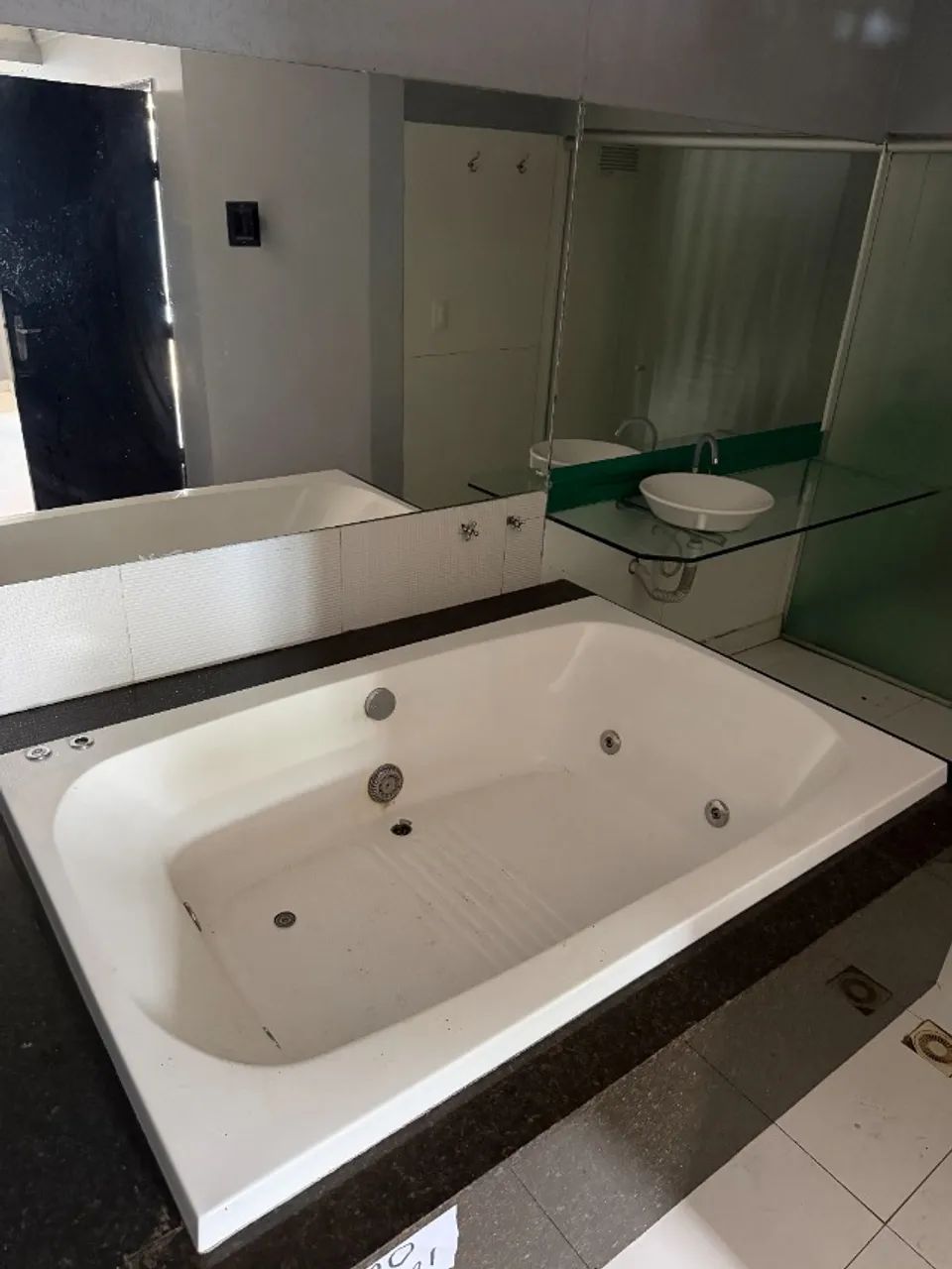 Banheira de Hidromassagem - Excelente Estado