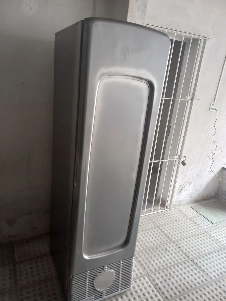 Freezer expositor cervejeira porta de vidro 400 litros  - Foto 2