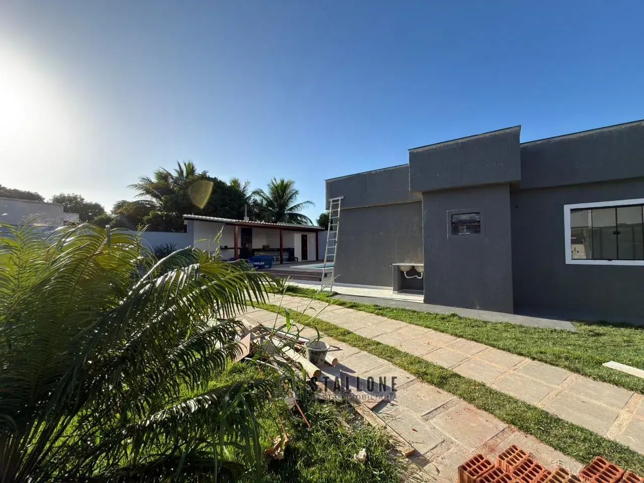 Casa térrea, edificada em um lote de 620m², com área gourmet, quintal e piscina em Itaóca/ - Foto 3