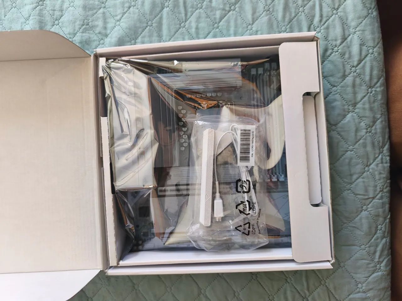 Placa mãe Aorus B860 elite wi-fi Ice - Foto 2