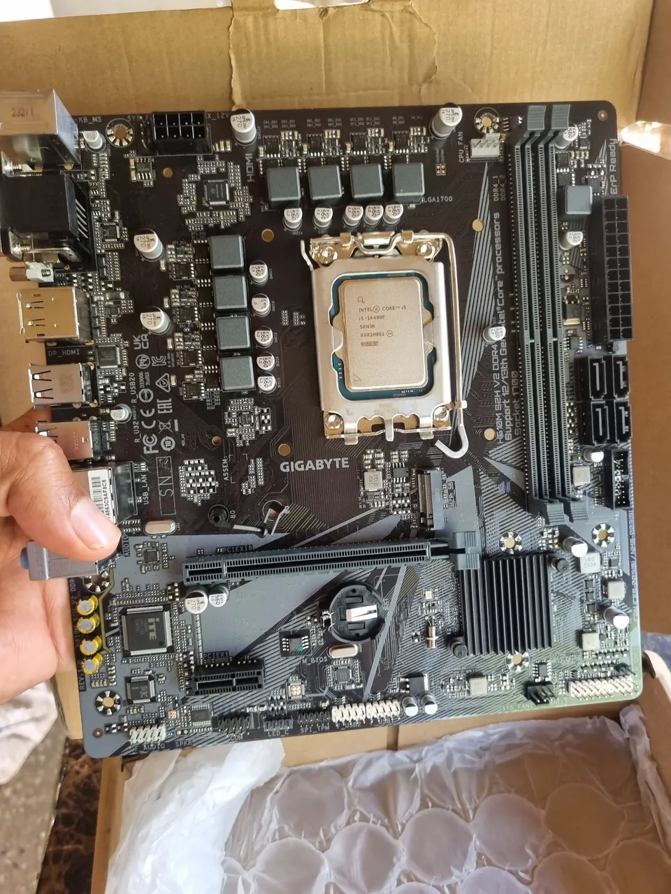 Kit Rog Strix Z490 F Gaming + i5 11400F - Peças de Hardware