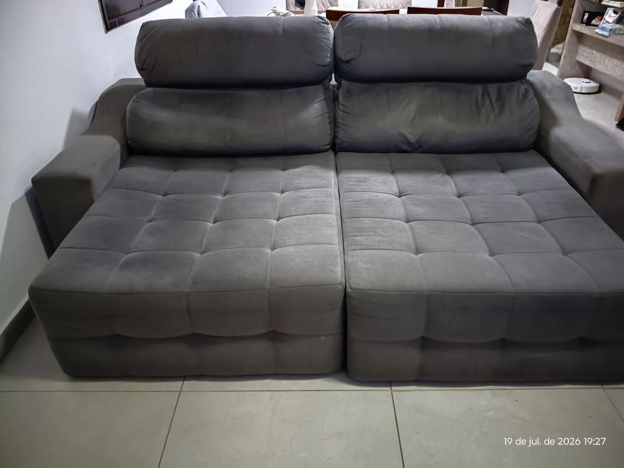 Vendo sofá retrátil de molas 2,40 m - Foto 4