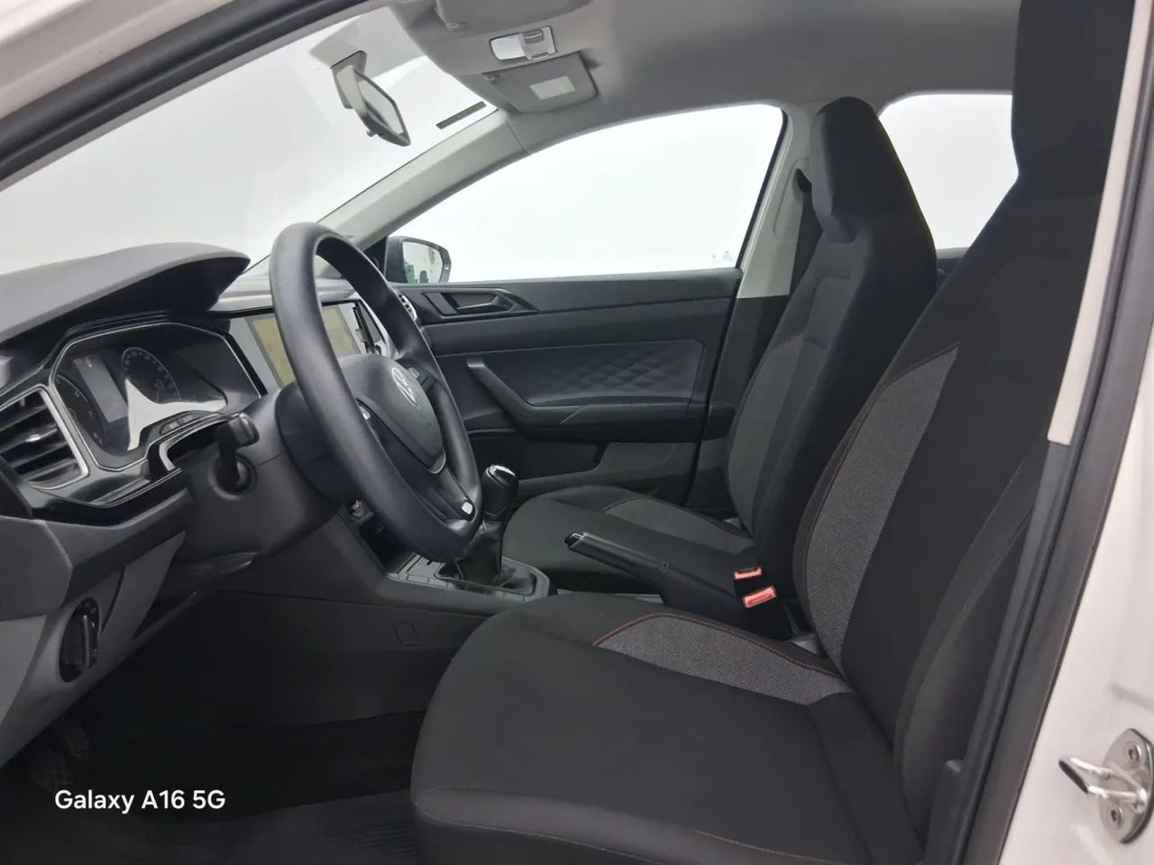 Volkswagen Polo Track 1.0 Flex 12V 5p, foto 16 de 18