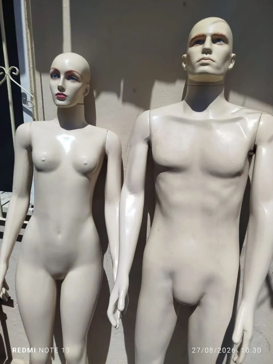 Vendo 2 manequins um masculino completo e outro feminino tel *05) - Foto 2