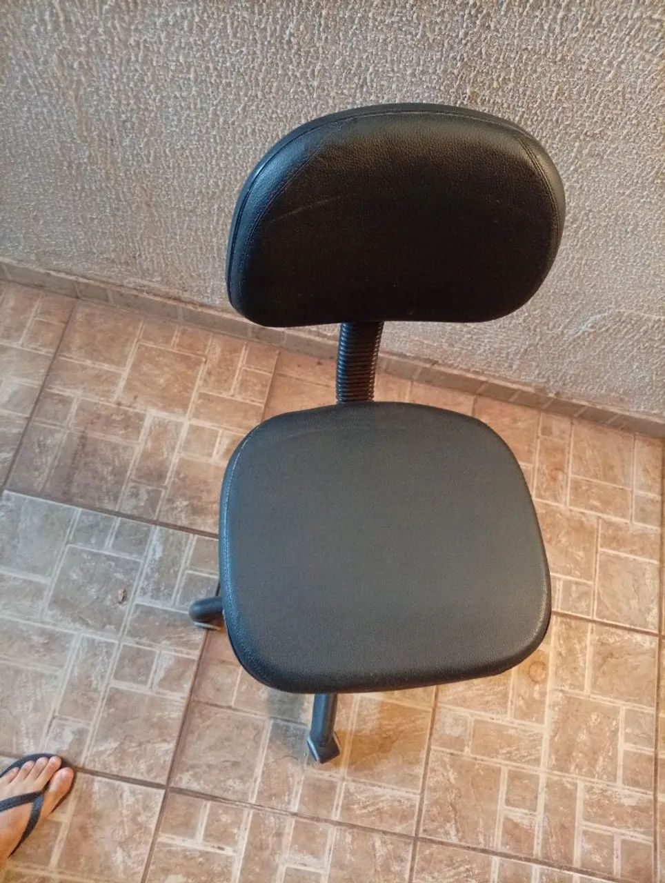 Cadeira de escritório em excelente estado - Foto 2