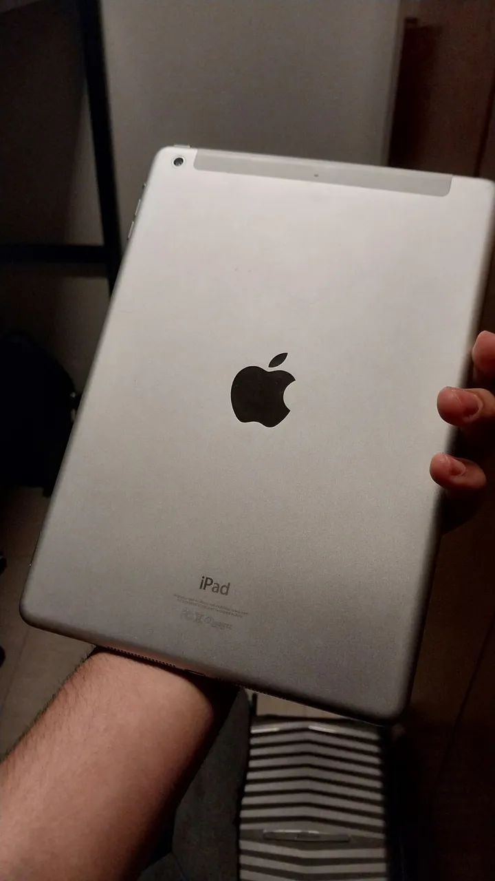iPad Air 1st Generation 2013 A1475 9.7  16gb Prata - Foto 2