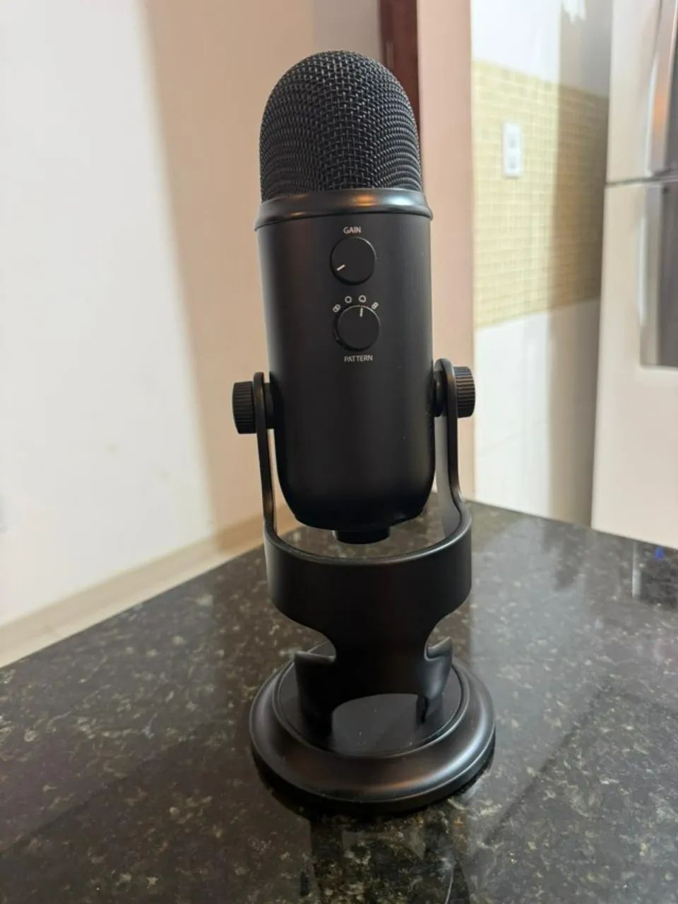 Microfone Condensador Usb Blue Yeti - Preto Cor Blackout - Foto 2