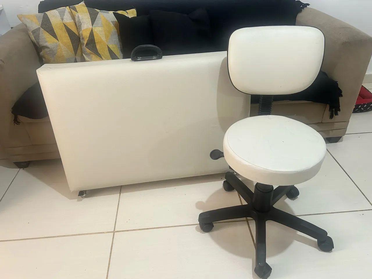 Maca + cadeira de rodinha 