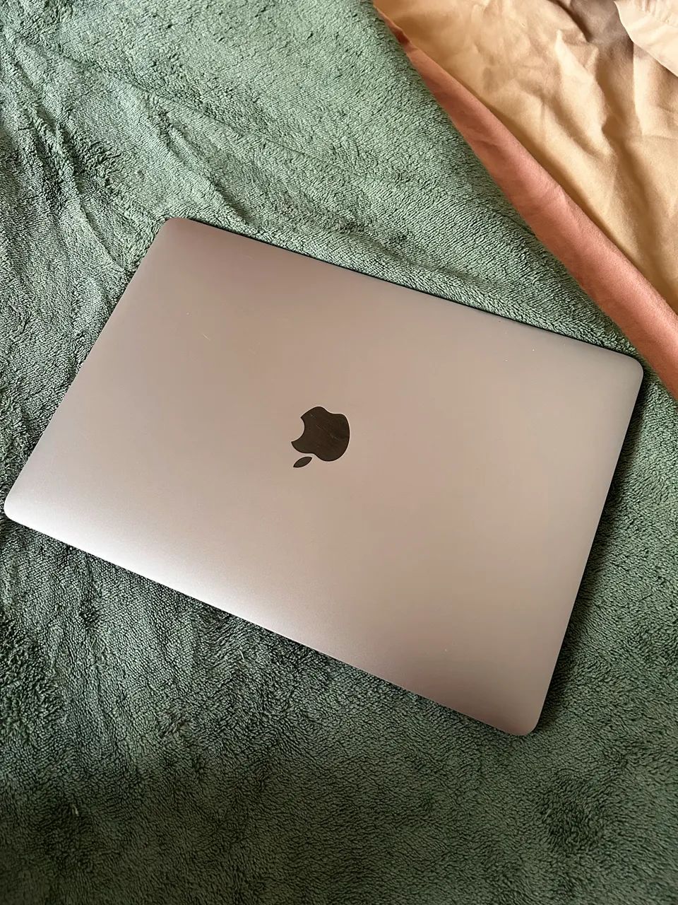 MacBook Pro 13? M1 2020 ? 8GB RAM | 256GB SSD | Touch Bar