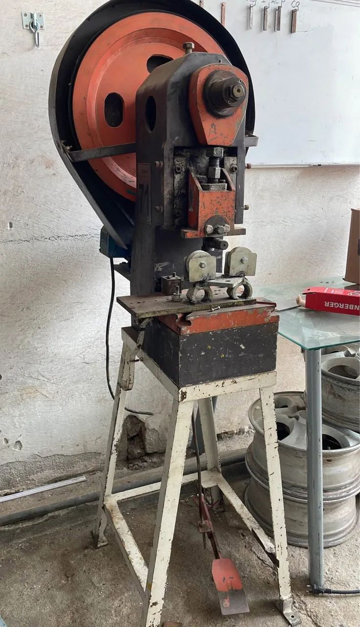 Prensa 8 toneladas c motor 