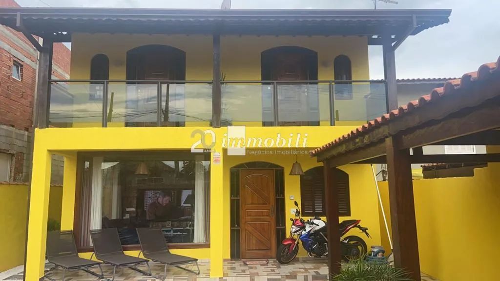 CASA COM 3 QUARTOS NA REGIAÃO DE COTIA/SP