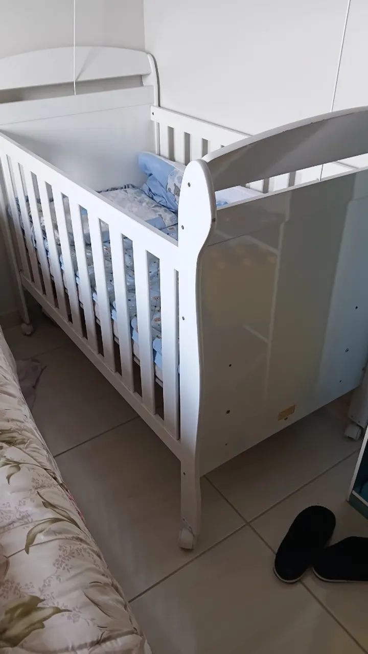 Berço para bebê com colchão 
