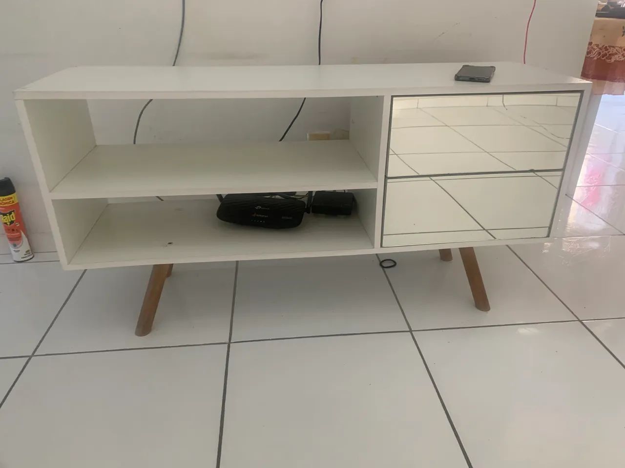 Rack usado com duas gavetas e espelho 