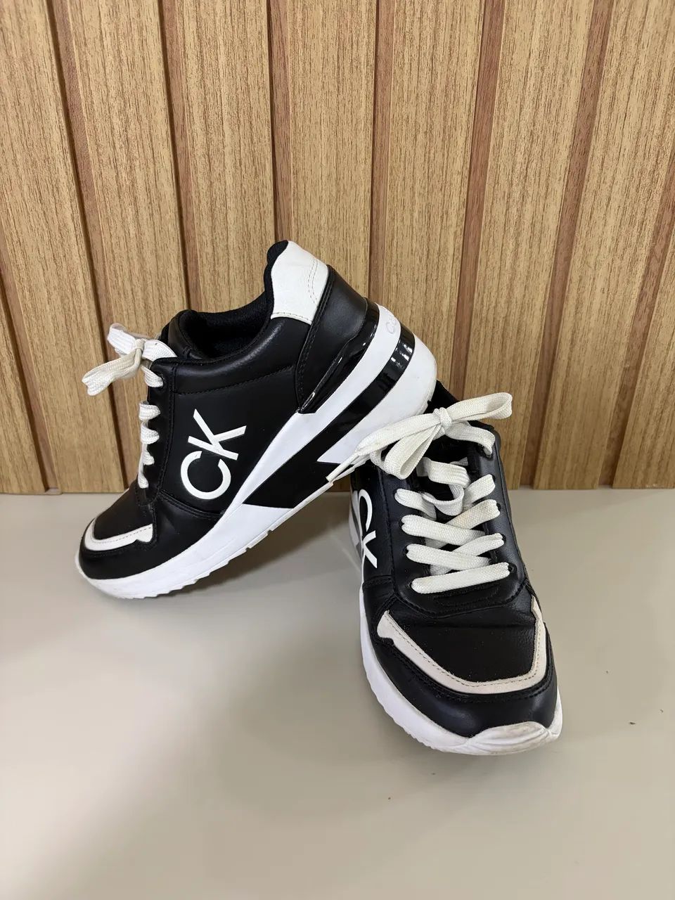 Tenis couro original Calvin Klein com solado tipo plataforma/chunky - Foto 4