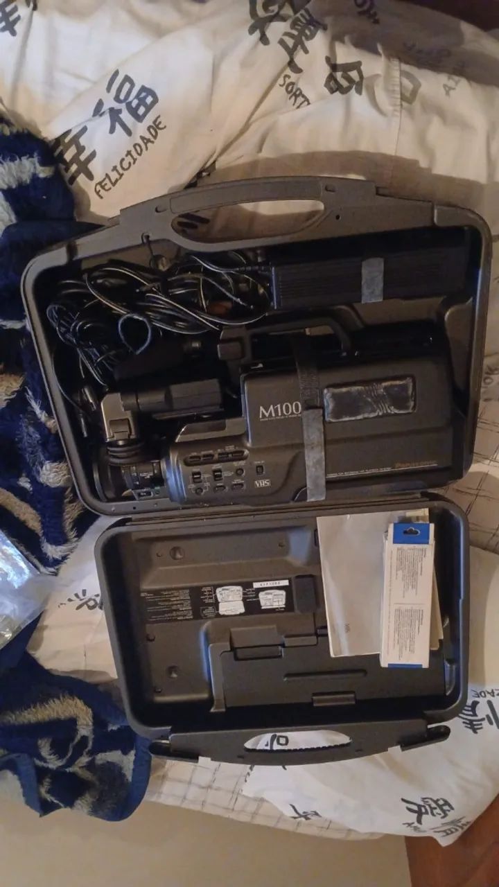 Câmera Panasonic M100 completa 