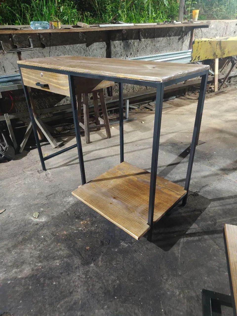 Mesa com gaveta estilo industrial  - Foto 2