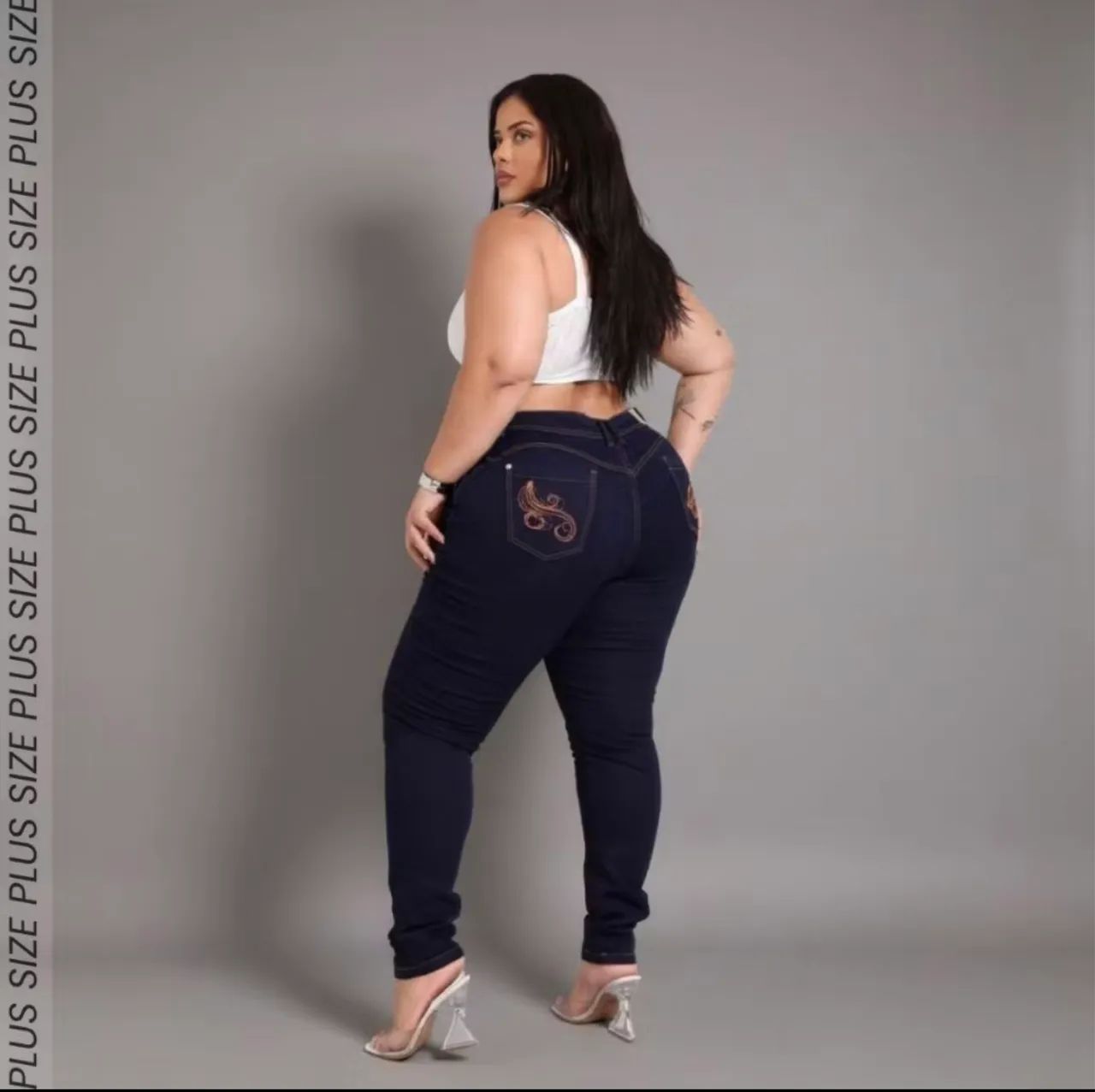 Vendo calça plus size tamanho 62 com laicra na cor azul escuro. - Foto 2
