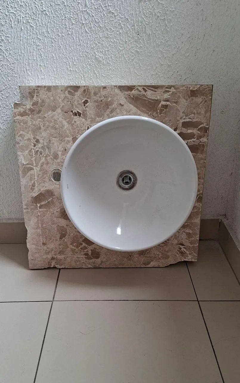 Cuba de Lavatório DECA, com Válvula de Inox e Base de Granito. 