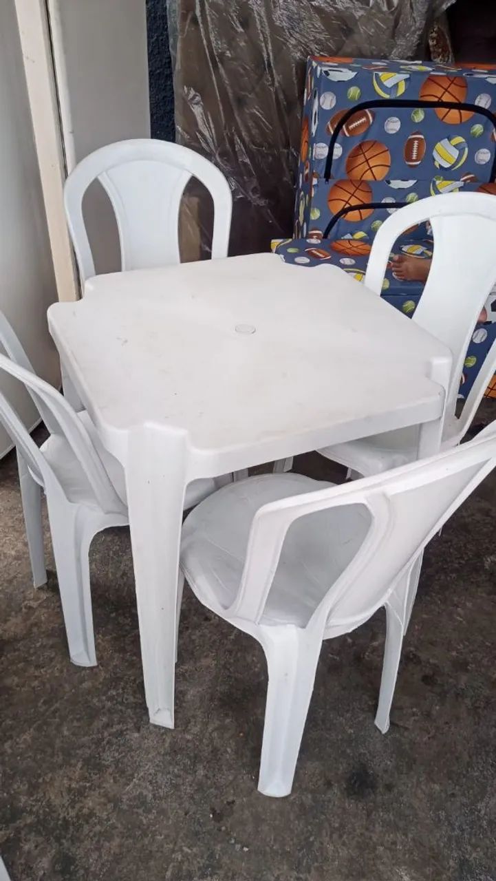 Jogo Mesa e Cadeiras 