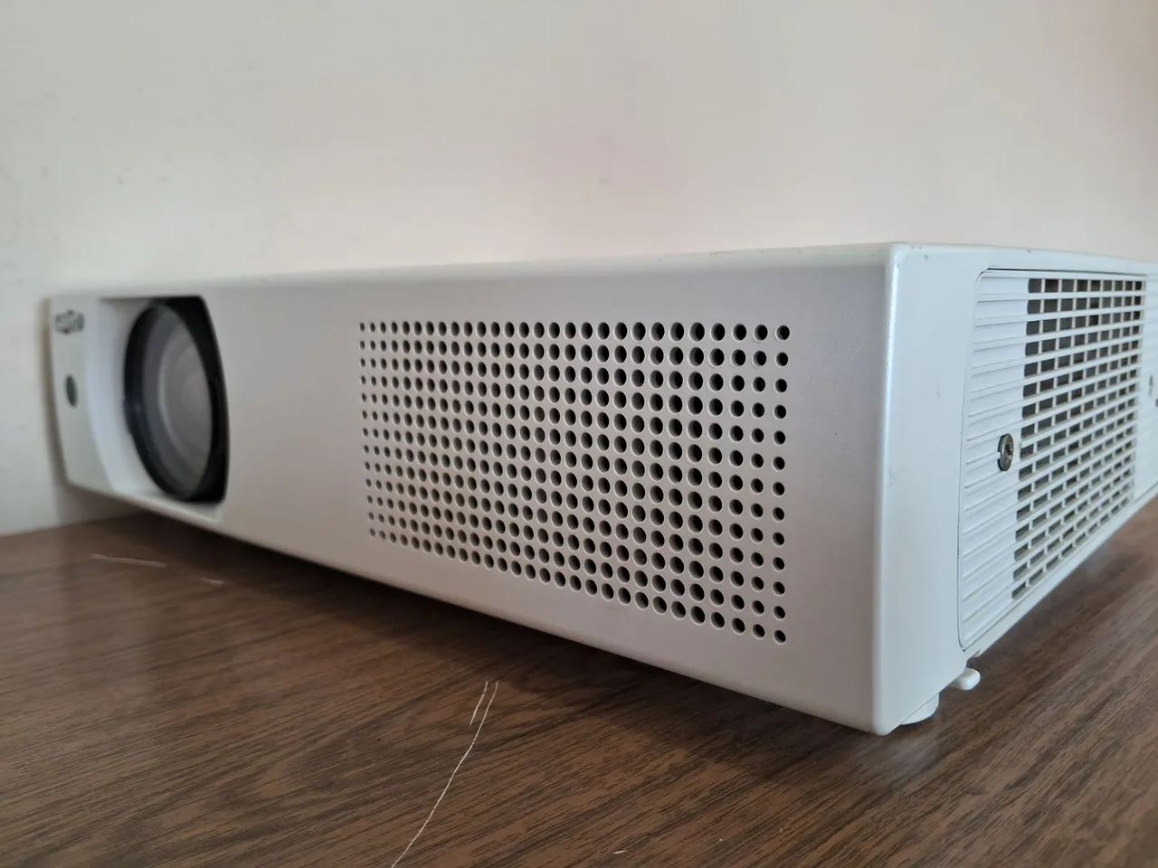 Projetor  Sanyo  XU105  - Foto 5