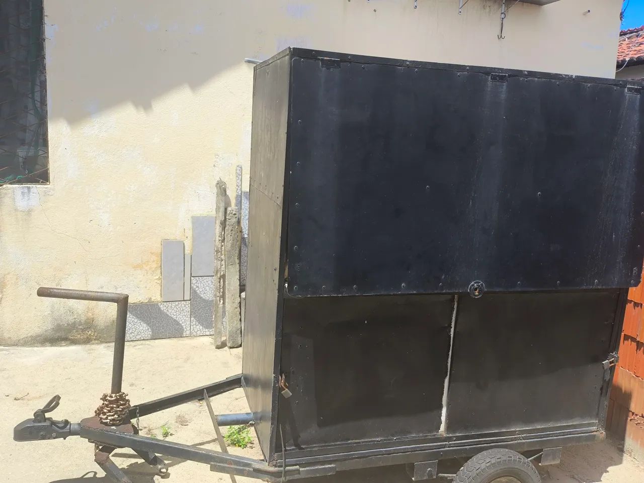carrinho de lanches feito de chapa de ferro grossa
