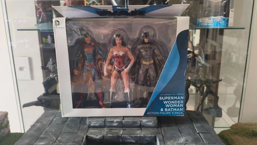 Pack Superman, Wonder Woman e Batman DC Collectibles LACRADO