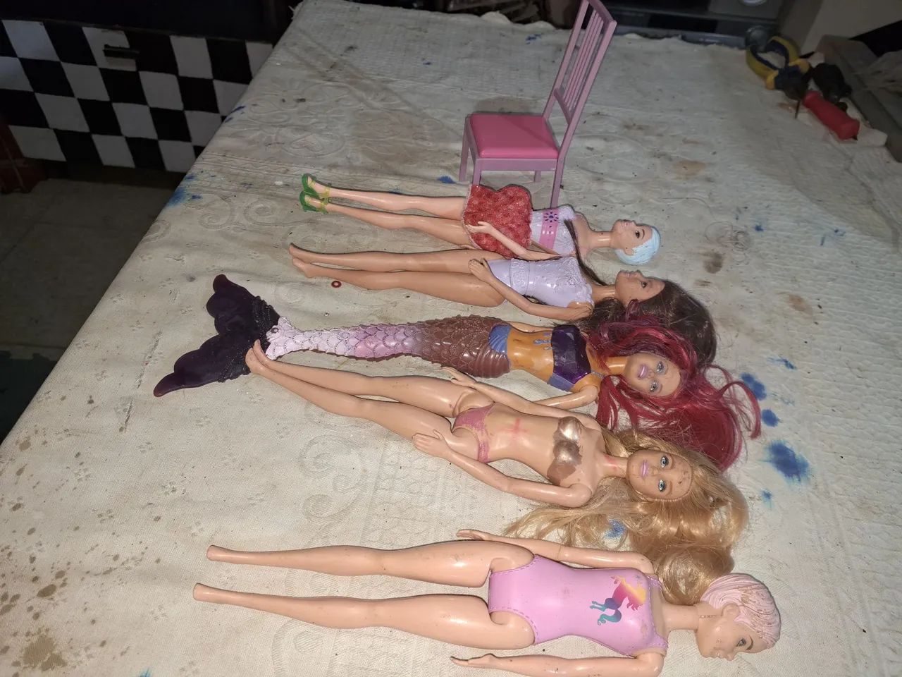 lote co 5 bonecas e uma cadeira  - Foto 2