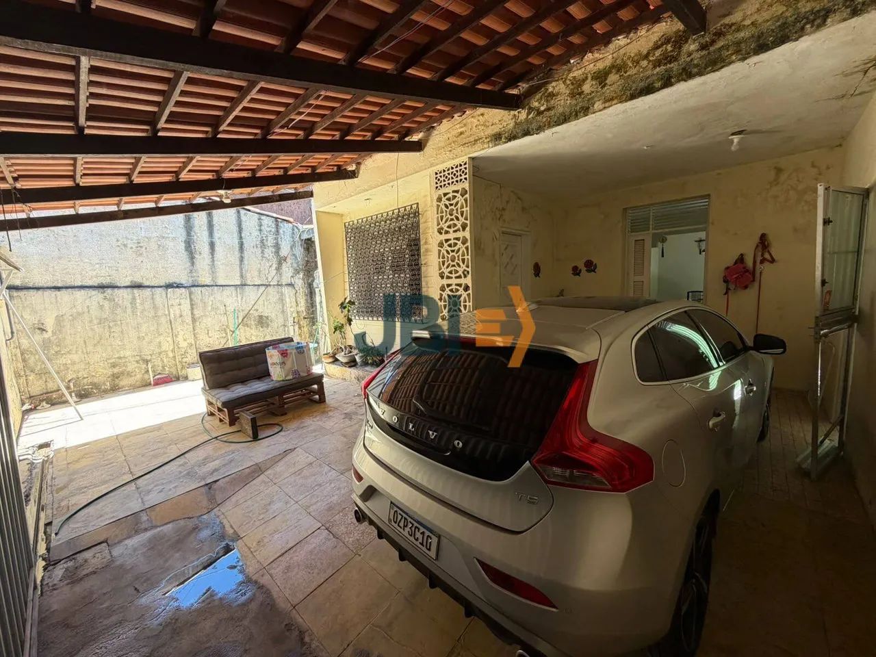 Vende-se casa ampla com 5 quartos mais 2 vagas - Monte Castelo - Foto 2