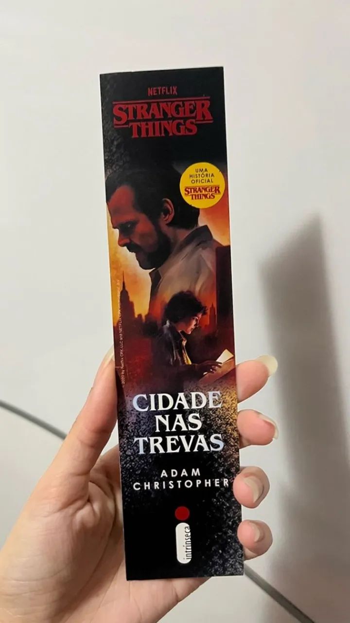 livro stranger things cidade nas trevas - Foto 3