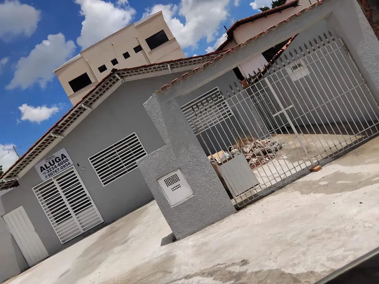 Casa Comercial para Locação com Edícula  Excelente Localização