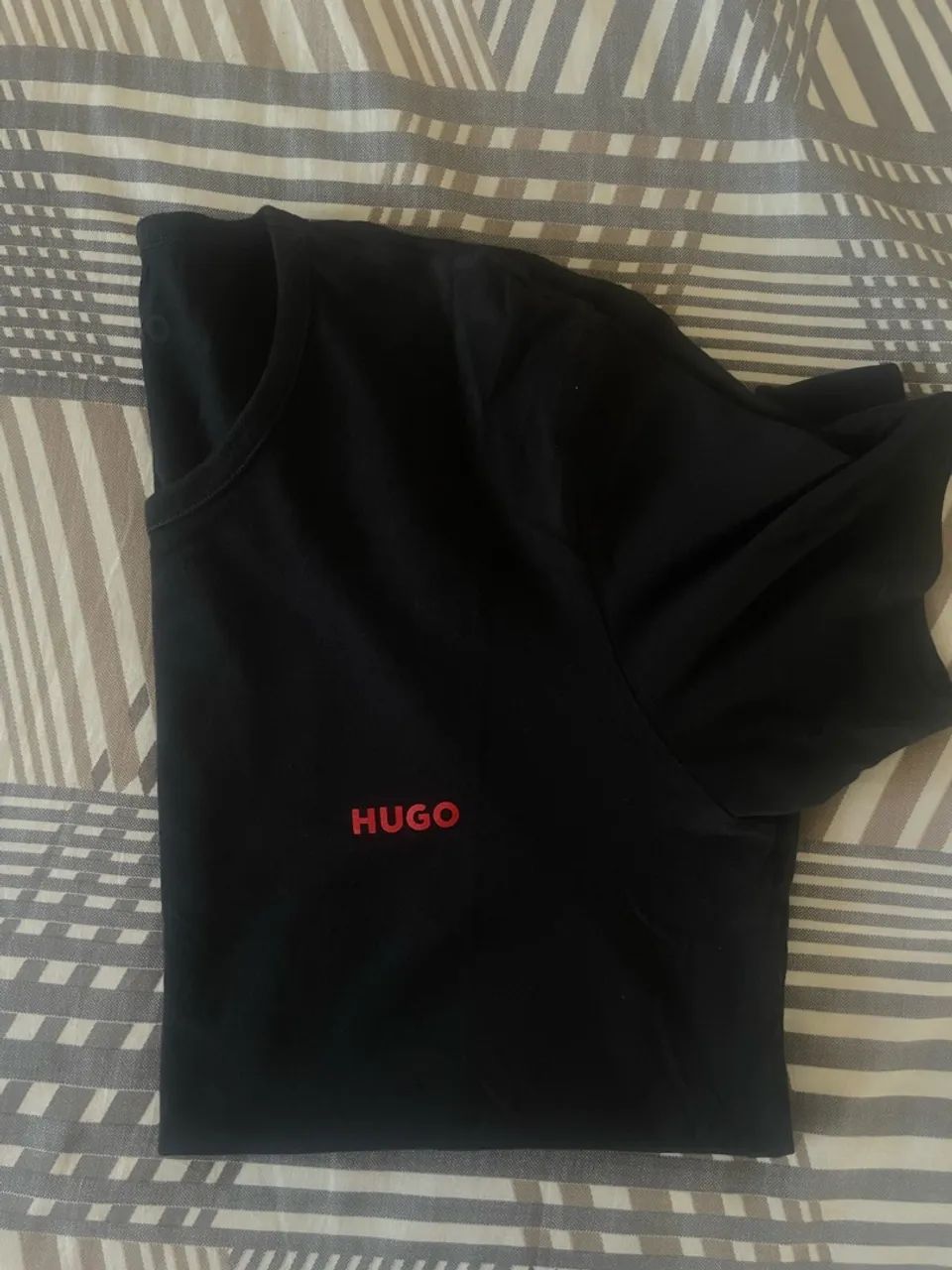 Camiseta Hugo preta M nova - Foto 3